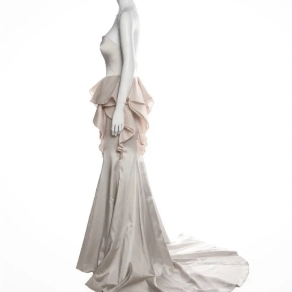 John Paul Ataker gown - Picture 2 of 3
